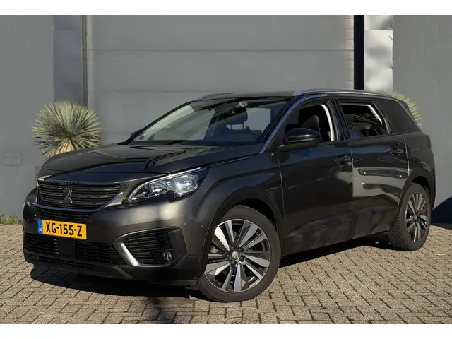 Peugeot 5008 1.2 PureTech/ Navi/PDC/AUT/7-Zits