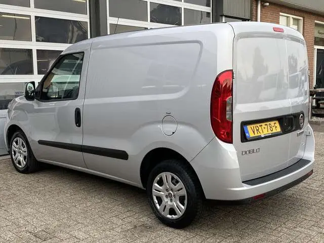Fiat Doblò Cargo 1.3 MJ L1H1 SX 90pk Btw en Bpm vrij Airco Cruise controle Navigatie Tussenschot Parkeerhulp achter 1e eigenaar Ex overheid Euro 5 Marge