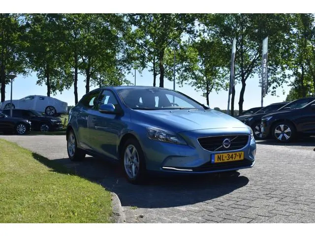 Volvo V40 2.0 T2 122PK Kinetic | Stoelverwarming | Cruise Control | PDC V+A | 16'' |