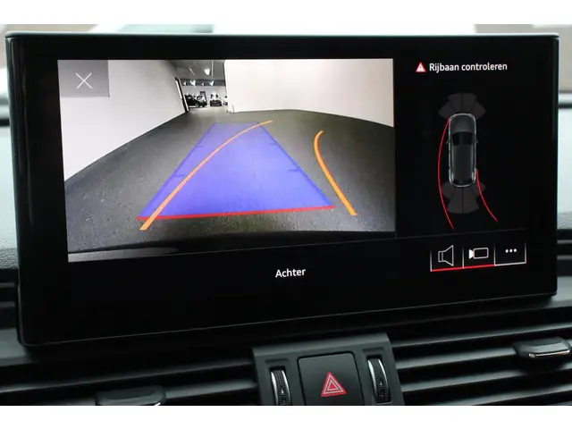 Audi Q5 50 TFSI e quattro PHEV Prestige | Navigatie | Apple Carplay/Android Auto | Adaptive Cruise Control | Parkeersensoren | Camera | Lane Assist | Elektrische achterklep | Matrix | LED koplampen | Dynamische knipperlichten | Inklapbare trekhaak | Virtual Cockpit | Stoelverwarming | Privacyglass | Ambienteverlichting Multicolor