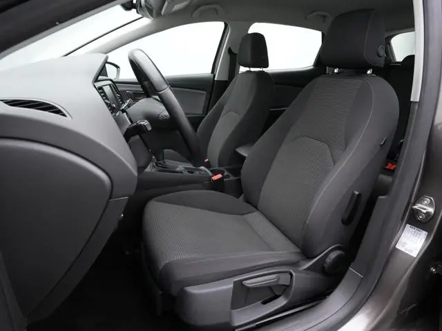 SEAT Leon 1.0 EcoTSI 115 pk DSG Style Business Intense | Navigatie | Parkeersensoren voor/achter