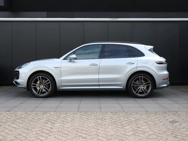 Porsche Cayenne 3.0 E-Hybrid | SPORT-CHRONO | LUCHTVERING | LEDER | PANO-DAK | BOSE | TREKHAAK | ENT...