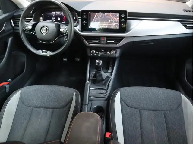 ŠKODA Kamiq 1.0 TSI Busines Edition Navi / Camera / Pdc / DAB / Voorzien van een nieuwe Apk