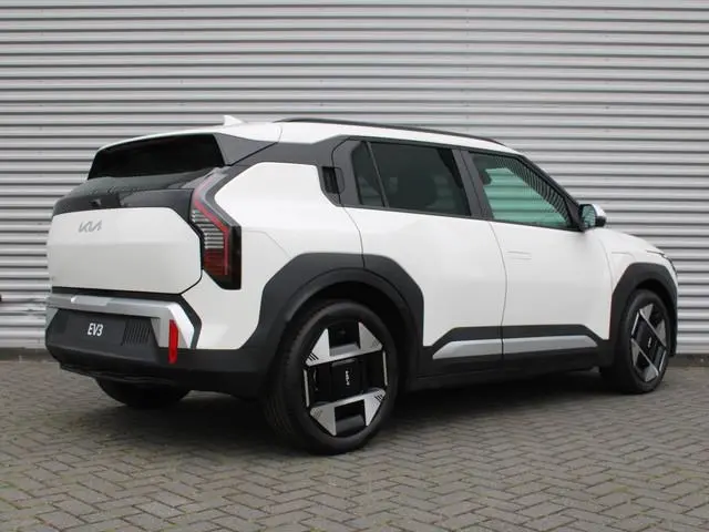 Kia EV3 Plus Advanced 81.4 kWh | Nieuw | Direct leverbaar | Actieradius tot 563 km (WLTP) | 18% bijt...