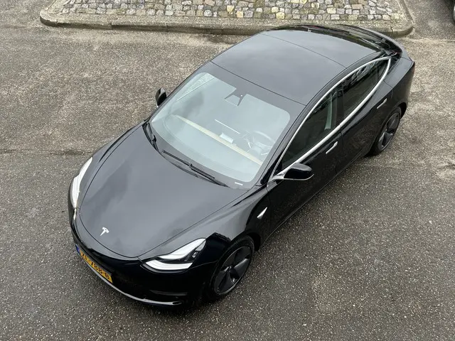 Tesla Model 3 Long Range AWD 75 kWh 1e EIGENAAR AUTOPILOT PANO LEER ADAP CRUISE AFNB TREKHAAK