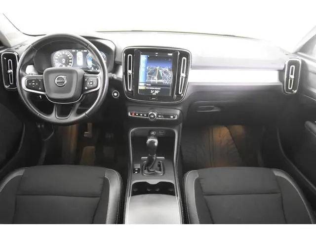 Volvo XC40 2.0 D3 Momentum *Navigatie*Trekhaak*Standkachel*