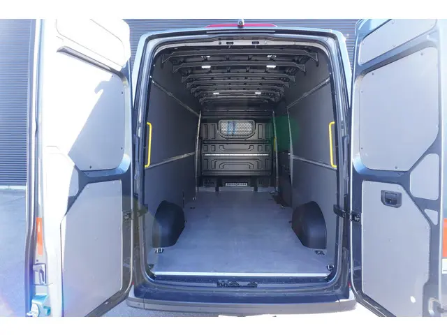 Volkswagen Crafter 35 177pk L4H3/L3H2 Facelift Apple Carplay Camera Parkeersensoren Laadruimte betim...