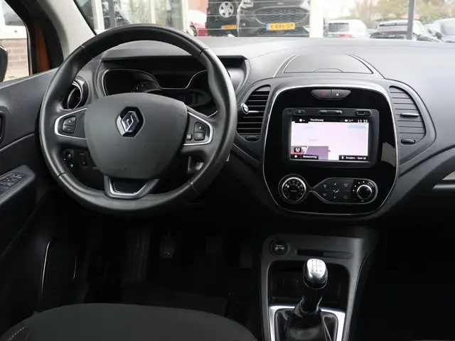 Renault Captur 0.9 TCe LIMITED + STOELVERW. | DAB | NAVIGATIE | CRUISE | 17 INCH | ZWART DAK | PRIVA...