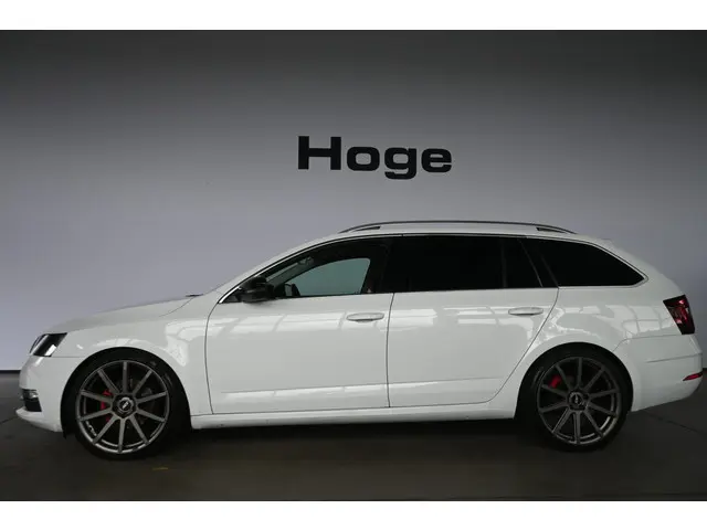 ŠKODA Octavia Combi 2.0 TDI Greentech Style Automaat Clima Navigatie Panoramadak Dealer Onderhouden!...