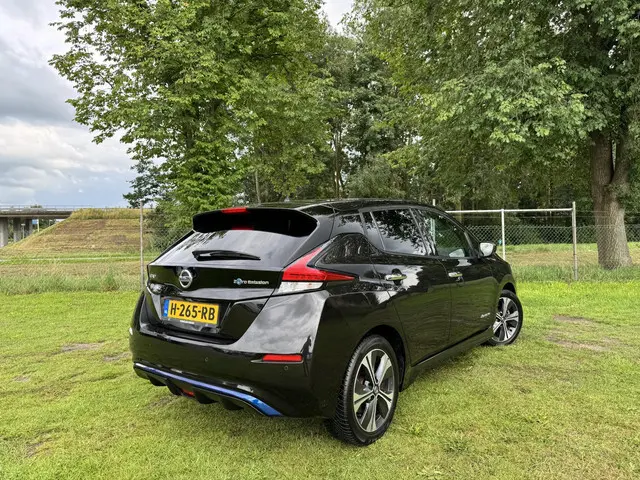 Nissan LEAF Tekna 40 kWh | ADAP. CRUISE | BLINDSPOT | NAVI | CLIMA |