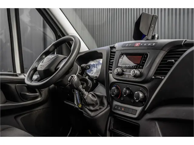 Iveco Daily **35S16V 2.3 L4H2 | Euro 6 | 157 PK | Airco | Camera | 3500 KG Trekgewicht | MF Stuur |...