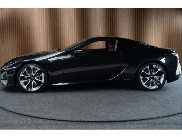 Lexus LC 500h TourinPack - Carbon - 21 Inch - Achterasbesturing - Achterspoiler