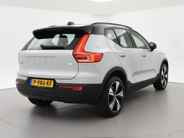 Volvo XC40 RECHARGE P8 408 PK AWD R-DESIGN + 19 INCH | ADAPTIVE CRUISE | APPLE CARPLAY | ANDROID AUT...