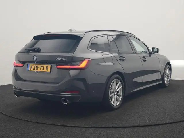 BMW 3-serie Touring 320e Facelift 204pk PHEV Dealer O.H. | Dravitgrau metallic | Head Up | Camera |...