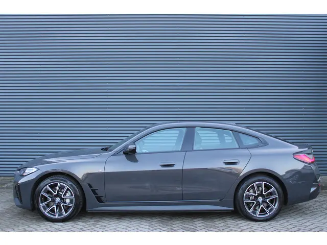 BMW i4 eDrive40 M-Sport 84 kWh Dravidgrau Leer/Alcantara Full-Led