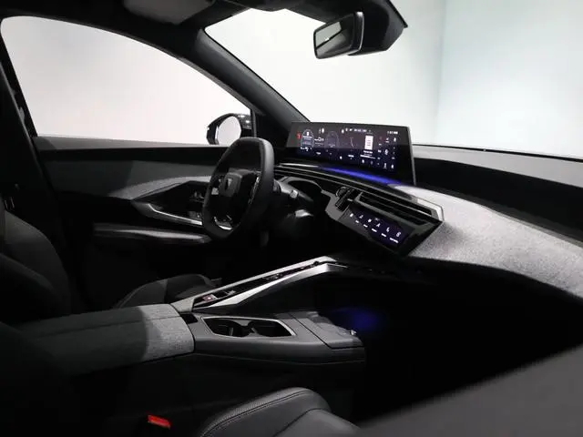 Peugeot e-3008