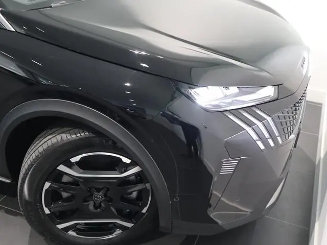 Peugeot e-3008