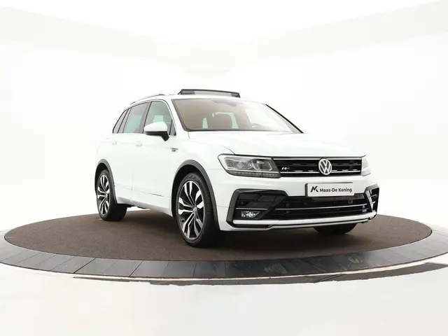 Volkswagen Tiguan 1.5 TSI 150PK DSG Highline Business R-line ·  Trekhaak  · 20 inch Suzuka velgen  ·...