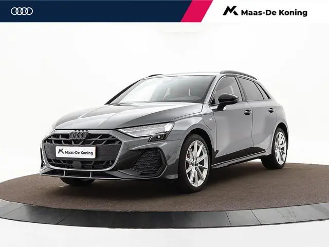 Audi A3 Sportback 45 TFSIe 272pk S-tronic S edition Competition · Camera · Sonos Audio · Elektrische...