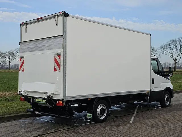 IVECO DAILY 35S14       bakwagen laadklep!