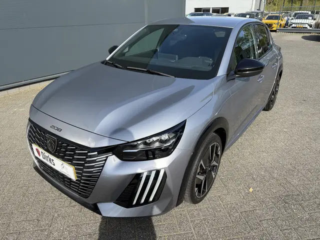 Peugeot 208 100pk GT (Camera - Keyless Entry - Parkeersensoren V+A - LED - Navigatie - Automatische...