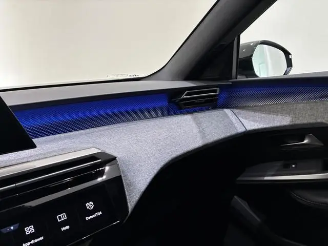 Peugeot e-3008