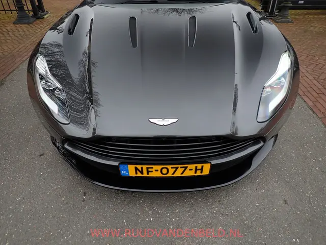 Aston Martin DB11