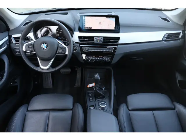 BMW X1 xDrive25e Executive 1e Eigenaar | Dealer Onderh | NAP | BTW | Head-Up | Stoelverwarming | Ele...