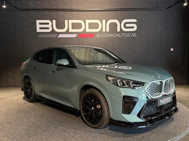 BMW iX2 eDrive20 67 kWh | M-performance | Camera | 20''inch