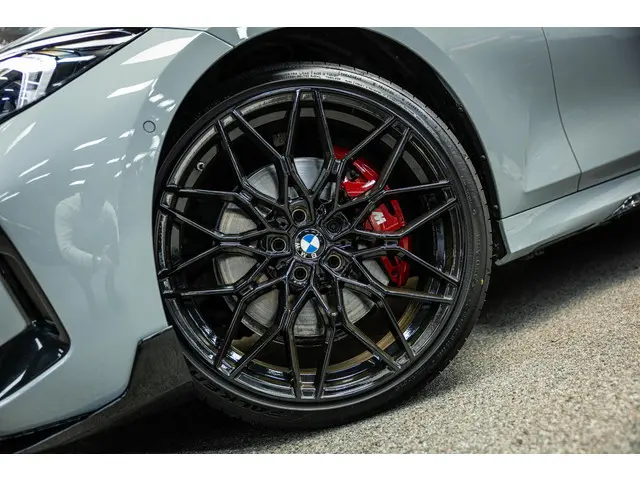 BMW 3-serie M340i xDrive | M-Performance Pack | M-stoelen | Head-Up | Carbon inleg | 20'' velgen | S...