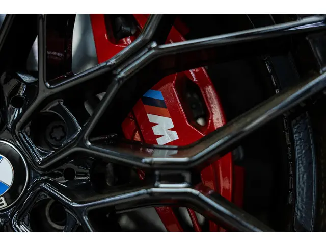 BMW 3-serie M340i xDrive | M-Performance Pack | M-stoelen | Head-Up | Carbon inleg | 20'' velgen | S...