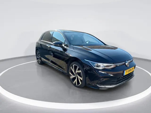 Volkswagen Golf 1.5 eTSI 150pk DSG R-Line · Panoramadak · Camera · Apple/Android Car Play · Stoelver...