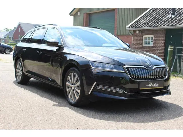 ŠKODA Superb Combi 1.4 TSI iV Business Edition SOh 92% NAVI LED ECC STANDKACHEL 58000KM!!!