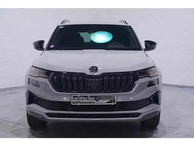 Skoda Karoq 1.5 TSI ACT Sportline Business NAP Camera Wegklapbare trekhaak Appple Carplay Stuur- en...