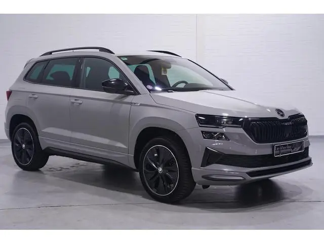 Skoda Karoq 1.5 TSI ACT Sportline Business NAP Camera Wegklapbare trekhaak Appple Carplay Stuur- en...