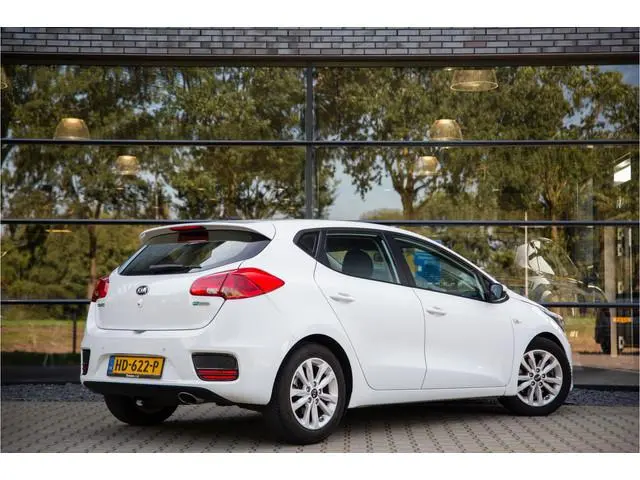 Kia cee'd 1.6 GDI First Edition , Achteruitrijcamera, Navigatie, Cruise control,