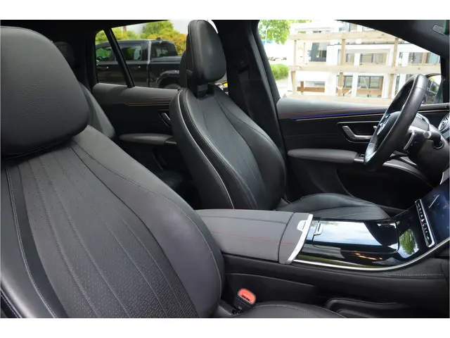 Mercedes-Benz EQS SUV 450 4MATIC AMG Line 7p 108 kWh Pano, HUD, 21" Alu