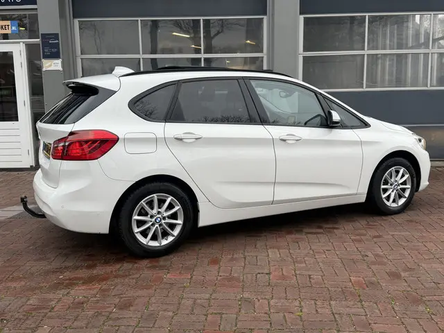 BMW 2-serie Active Tourer 218i Luxury Automaat,16inch,Schuifdak,Clima,Navi,Cruise,Trekhaak Hoge Zit...