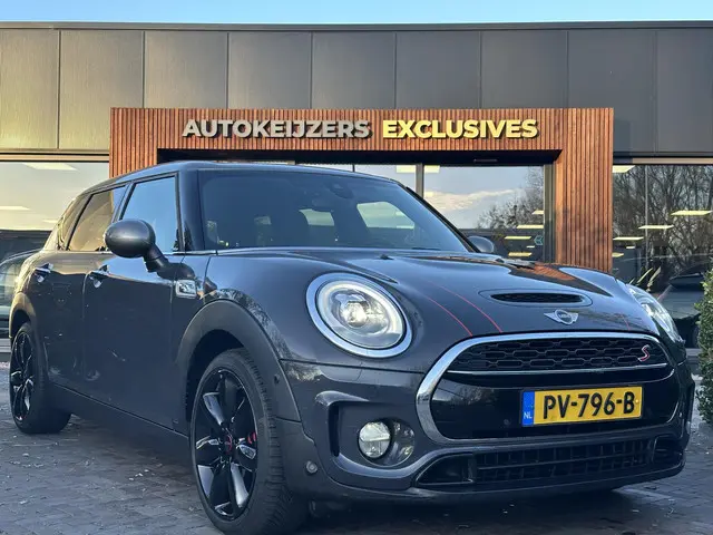 Mini Mini Clubman 2.0 Cooper S Chili Serious Business JCW Panoramadak Harman/Kardon Keyless Cruise Stoelverw. John Cooper Works 18''LM