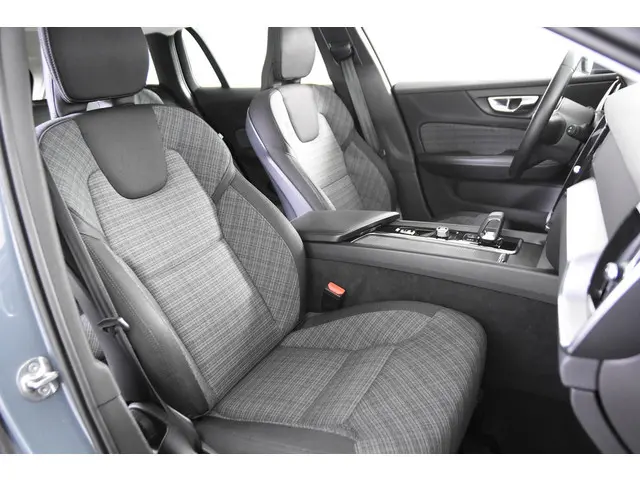 Volvo V60 2.0 B3 Momentum *1ste Eigenaar*Navigatie*Panoramadak*Trekhaak*