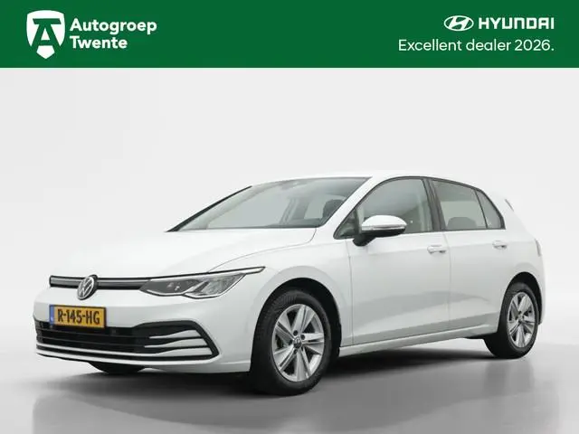 Volkswagen Golf 1.0 TSI Life | Navigatie | Vierseizoenenbanden