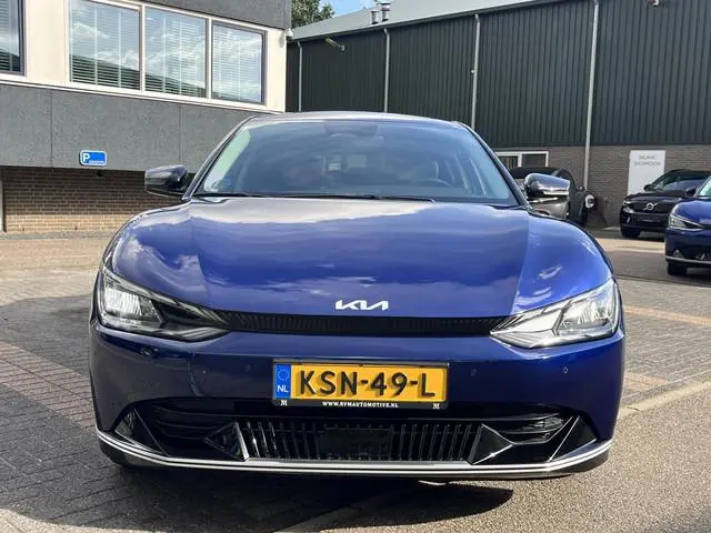 Kia EV6 Light 77.4 kWh VAN: 35.899,- VOOR: 31.877,- UW HERFSTVOORDEEL: 4.023,- SOH 100% | TREKHAAK |...