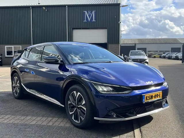 Kia EV6 Light 77.4 kWh VAN: 35.899,- VOOR: 31.877,- UW HERFSTVOORDEEL: 4.023,- SOH 100% | TREKHAAK |...