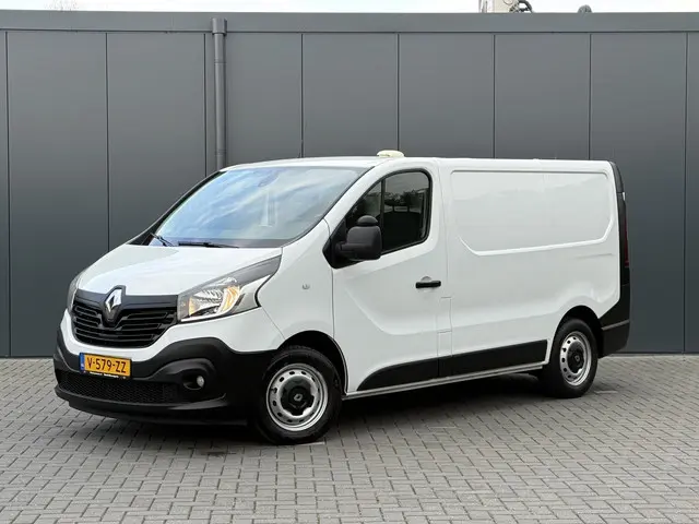 Renault Trafic 1.6 dCi 126 PK / L1H1 / 1e EIG. / TREKHAAK / AIRCO / CRUISE / NAVI / 3-ZITS
