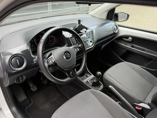 Volkswagen Up! 1.0 *!* R-LINE *!* ECC/ CRUISE/ 17 INCH/ CAMERA/ STOELVERWARMING *!*