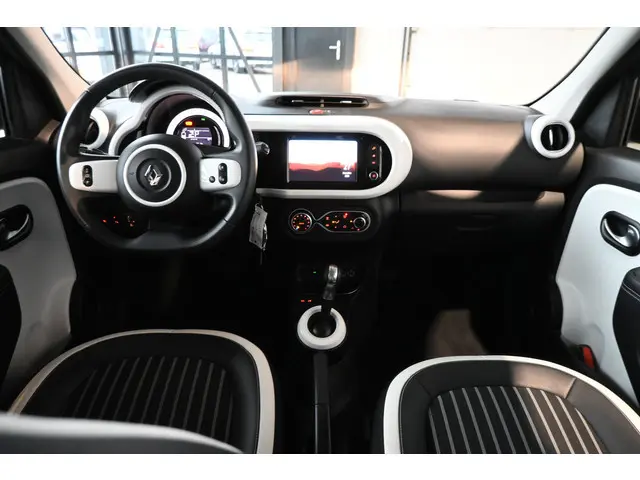 Renault Twingo Z.E. R80 Intens Automaat Navigatie Panoramadak Dealer Onderhouden! Inruil Mogelijk!