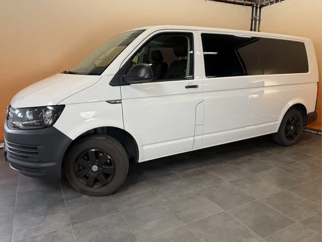 Volkswagen Transporter 2.0 TDI L2H1 Highline Dub Cab captain chairs | carplay | lmv | trekhaak