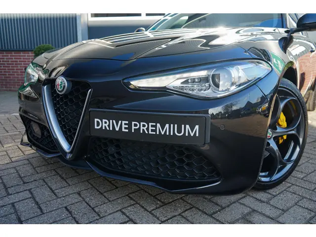 Alfa Romeo Giulia 2.0 T AWD Veloce