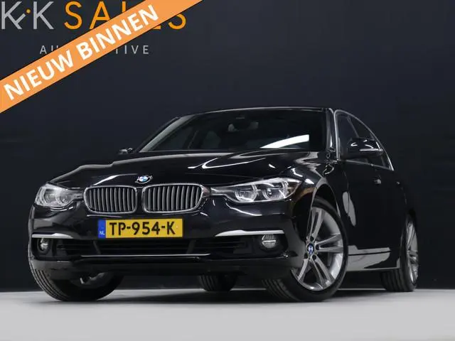 BMW 3-serie 320i Luxury Edition [CAMERA, PDC, STOELVERWARMING, DIGITAL DASH, CRUISE, BLUETOOTH, NAVI...