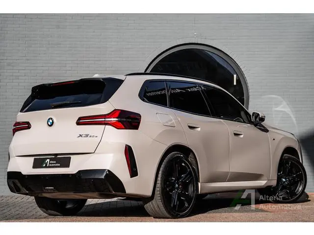 BMW X3 30e xDrive M-Sport Pro, BTW, Trekhaak, 360 camera, panoramadak, harman kardon